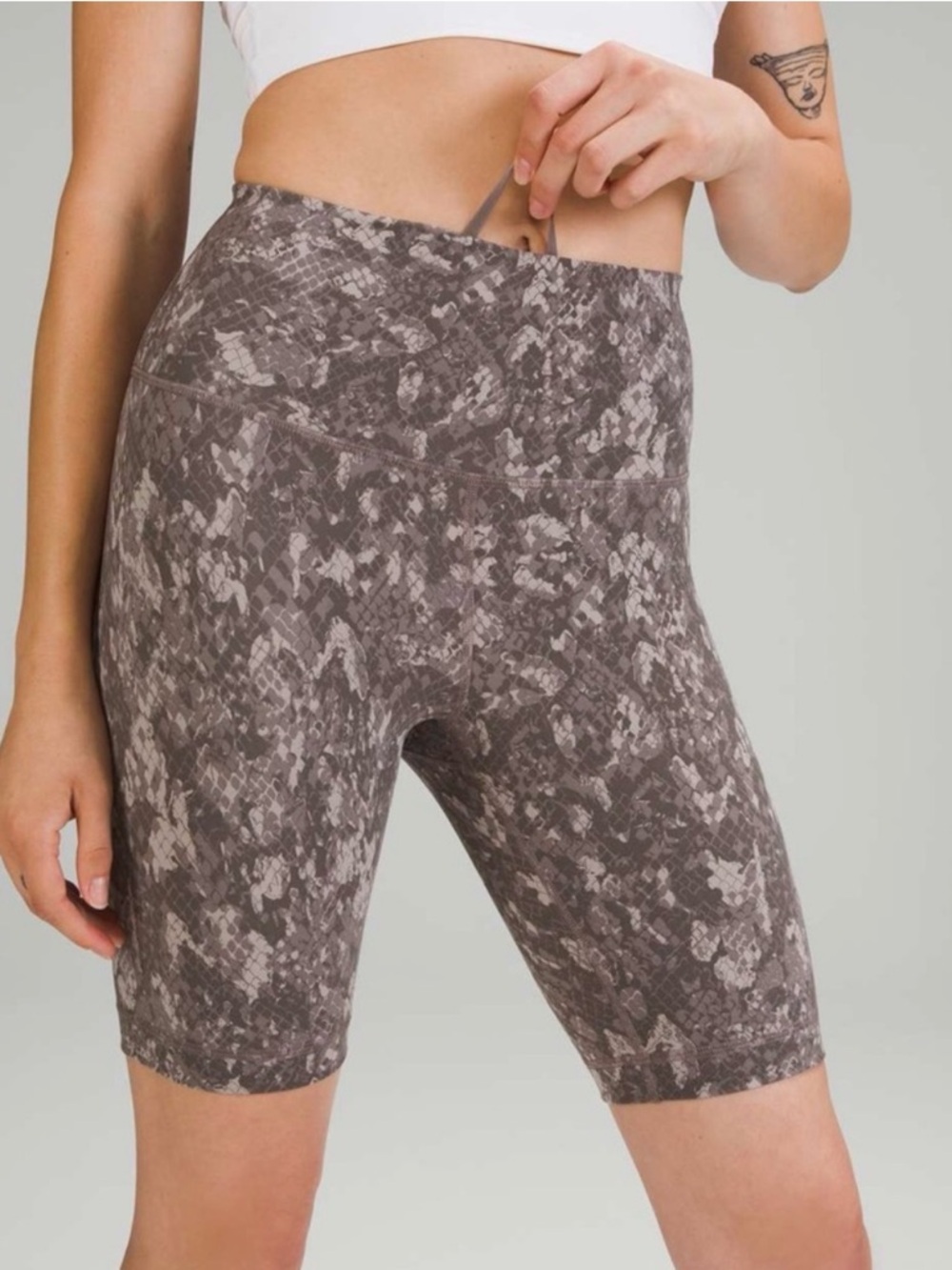 🧘‍♀️Lululemon Align High-Rise Shorts 6” Gray Snake Print Size 6
